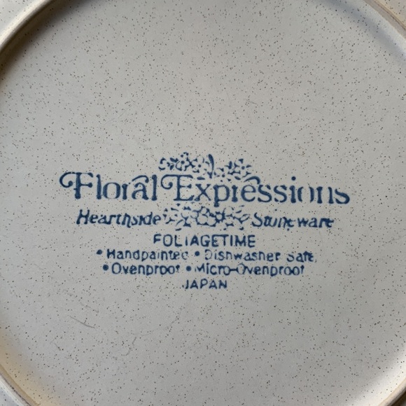 Set of Three Vintage Floral Plates - Picture 8 of 14